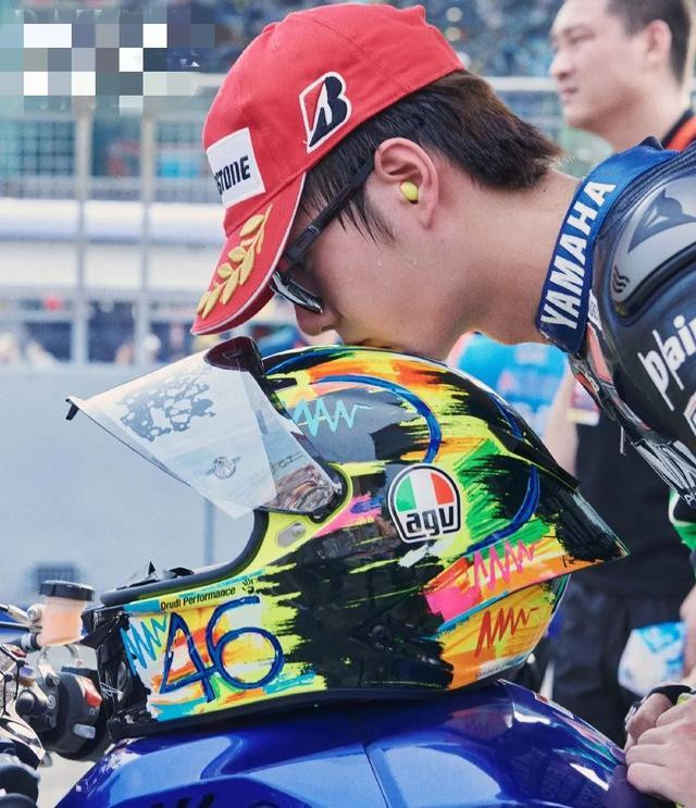 Tay đua livestream tiết lộ trợ lý giở trò để Vương Nhất Bác giành giải quán quân, khổ luyện 3 tháng chỉ là nói dối Ảnh 17