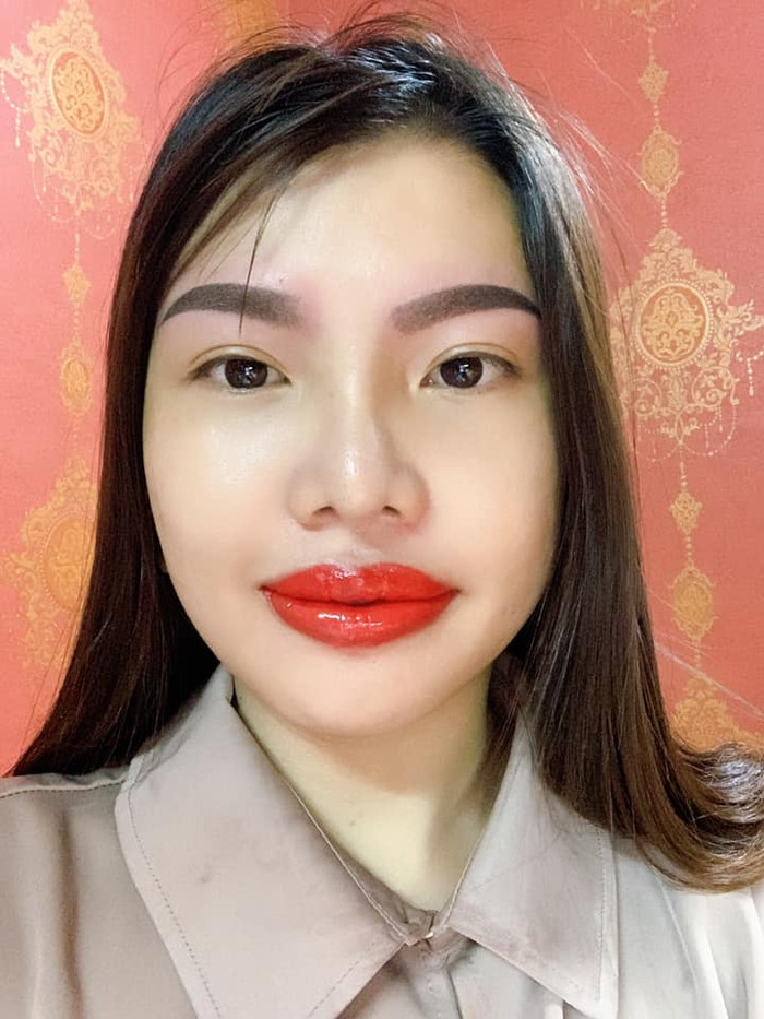 Phượng khoe ảnh làm môi và lông mày