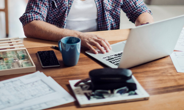 Làm việc từ xa trở thành một điều bình thường mới trong bối cảnh dịch bệnh COVID-19. Ảnh: HR