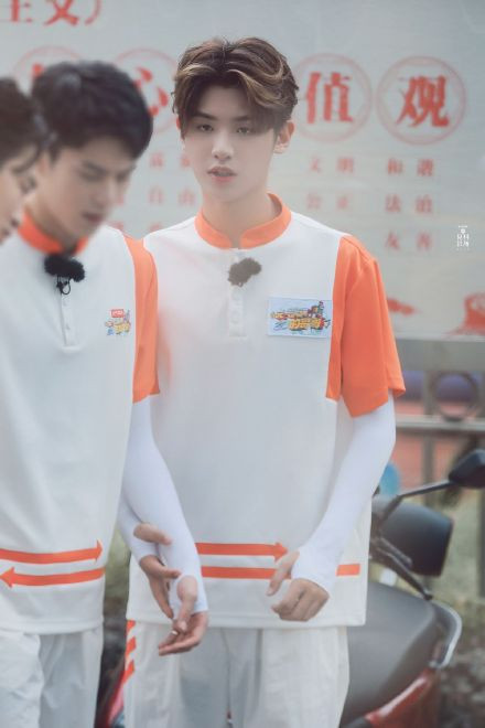 'Ca ca tràn đầy sức sống' chính thức ghi hình: Dương Dương tỏa sáng với tạo hình đơn giản, trẻ đẹp như trai 18 Ảnh 18