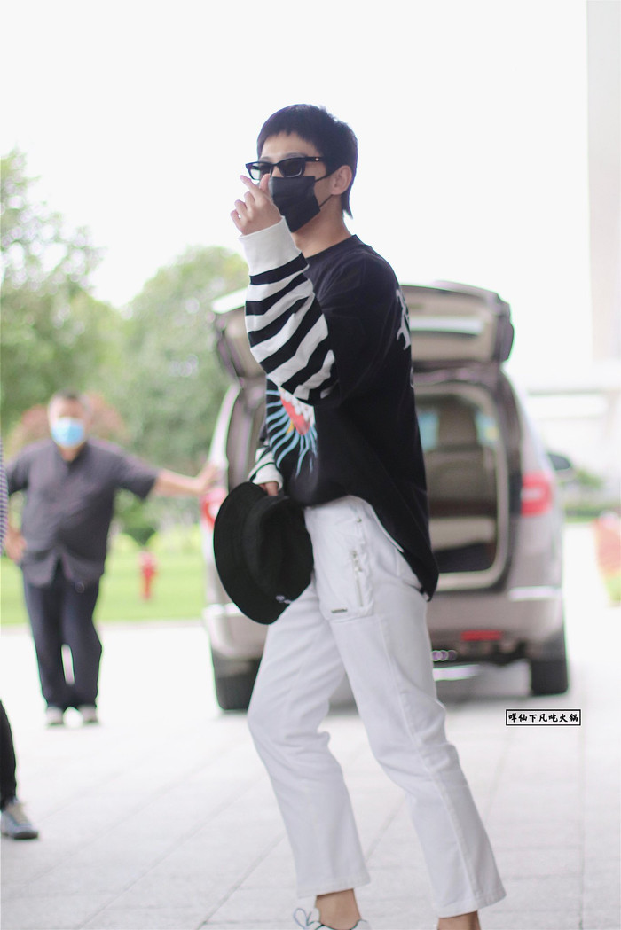 'Ca ca tràn đầy sức sống' chính thức ghi hình: Dương Dương tỏa sáng với tạo hình đơn giản, trẻ đẹp như trai 18 Ảnh 7