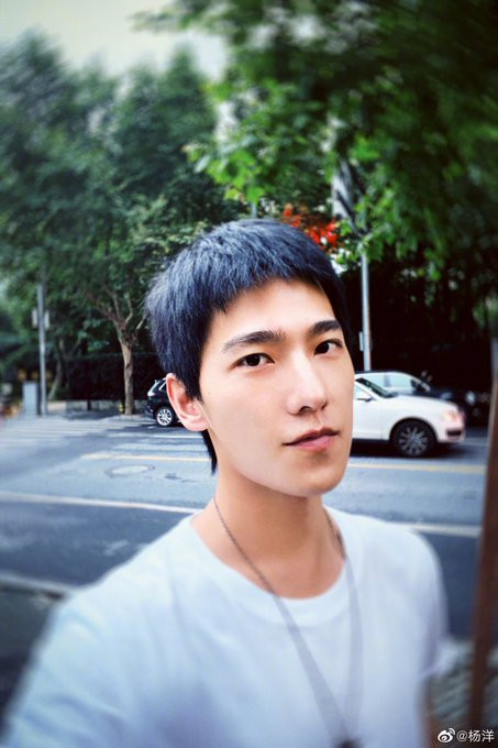 'Ca ca tràn đầy sức sống' chính thức ghi hình: Dương Dương tỏa sáng với tạo hình đơn giản, trẻ đẹp như trai 18 Ảnh 4