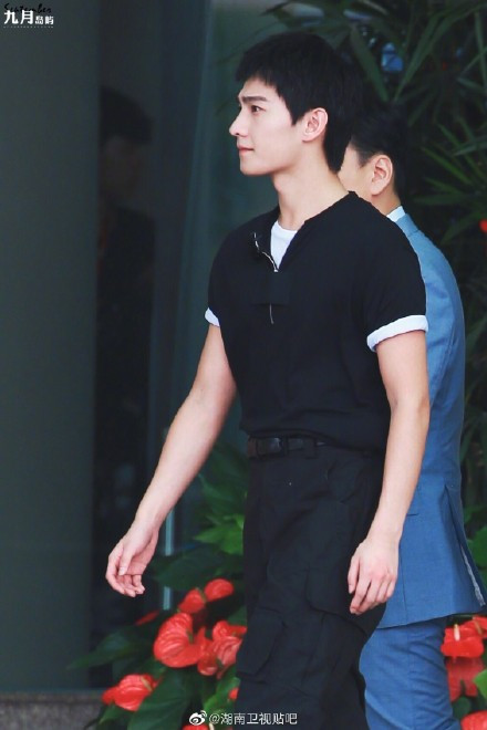 'Ca ca tràn đầy sức sống' chính thức ghi hình: Dương Dương tỏa sáng với tạo hình đơn giản, trẻ đẹp như trai 18 Ảnh 10