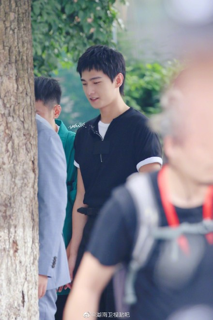 'Ca ca tràn đầy sức sống' chính thức ghi hình: Dương Dương tỏa sáng với tạo hình đơn giản, trẻ đẹp như trai 18 Ảnh 22