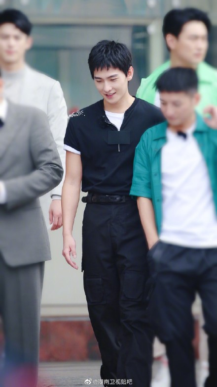 'Ca ca tràn đầy sức sống' chính thức ghi hình: Dương Dương tỏa sáng với tạo hình đơn giản, trẻ đẹp như trai 18 Ảnh 21