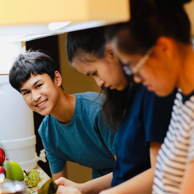 Điểm danh hội 'cậu ấm, cô chiêu' nhà sao Việt sở hữu đôi chân dài miên man Ảnh 3