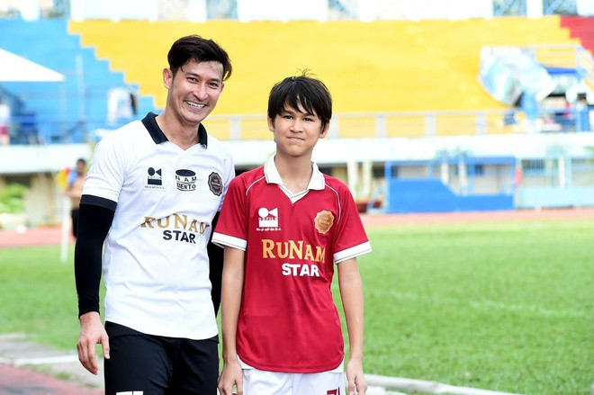 Điểm danh hội 'cậu ấm, cô chiêu' nhà sao Việt sở hữu đôi chân dài miên man Ảnh 6