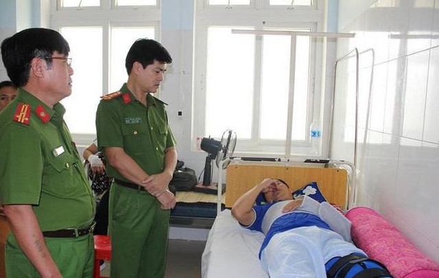 Đại úy Sơn hiện đang được điều trị tại bệnh viện. Ảnh: Dân Trí