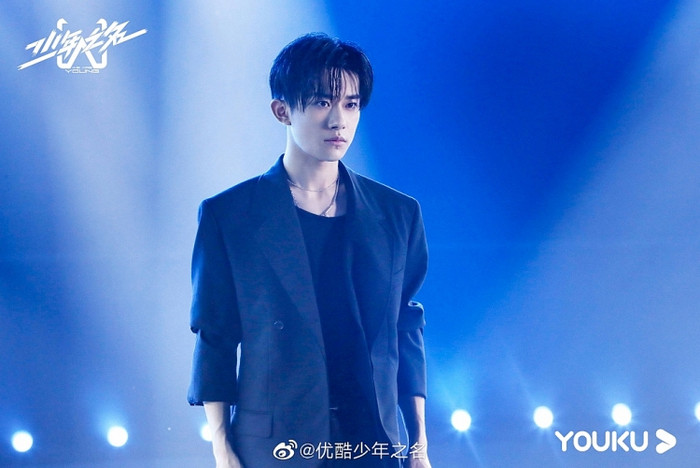 Thí sinh của 'Thiếu niên chi danh' - Trần Nhất Thần: Poster và ảnh thực tế trong chương trình như hai người khác nhau Ảnh 9