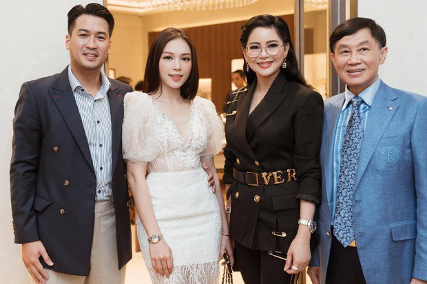 Khoe ảnh ngọt ngào bên Phillip Nguyễn, Linh Rin tiết lộ bạn trai bị 'lây' tính cách này từ cô nàng Ảnh 6