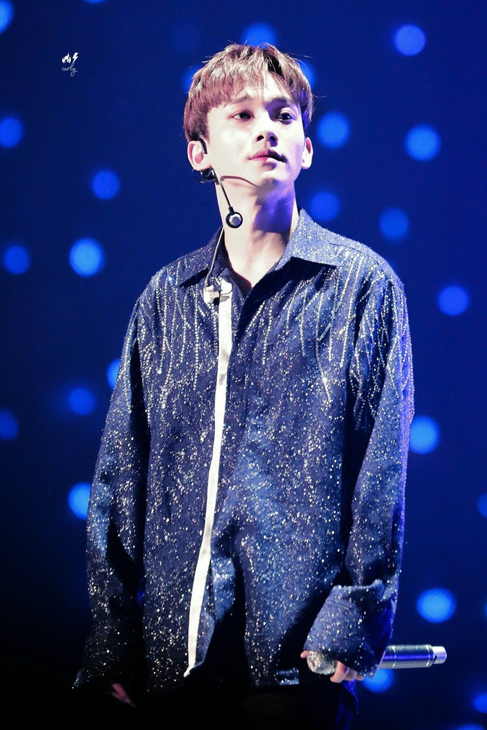 Đoạn clip Chen (EXO) xuất hiện và hát tại đám cưới bạn thân đang nhận được sự chú ý của người hâm mộ.