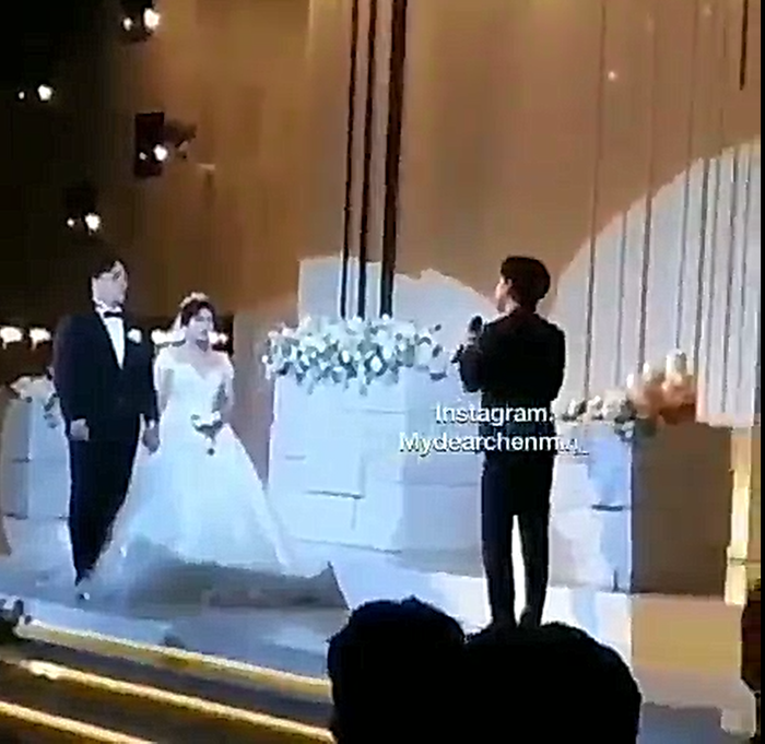 Hình ảnh Chen hát tại đám cưới bạn thân.