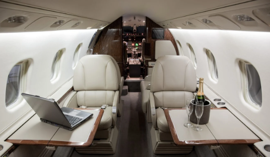 Bên trong máy bay tư nhân sang trọng của hãng Book My Charters.