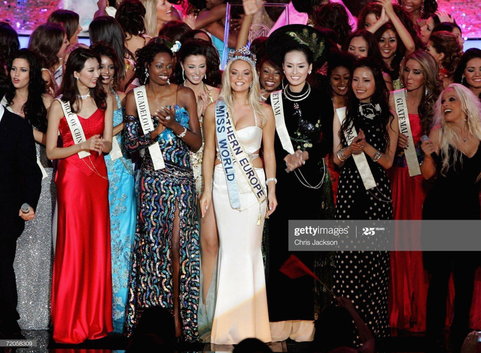 Đăng quang ngôi vị Hoa hậu Việt Nam khi vừa tròn 18 tuổi. Đến với cuộc thi Miss World với vô vàn khó khăn như khắc nghiệt về thời tiết, thất lạc hành lý, nhập cuộc muộn so với nước bạn nhưng điều đó không cản trở Mai Phương Thúy cố gắng để lọt Top 17.chung cuộc. 