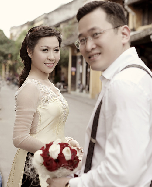 Không lấn sân vào lĩnh vực giải trí như nhiều nhan sắc khác, Hương Giang lên đường đi du học, sau đó lập gia đình với chồng làm trong lĩnh vực dầu khí. Những năm qua, cô gần như không xuất hiện trên các phương tiện thông tin đại chúng.