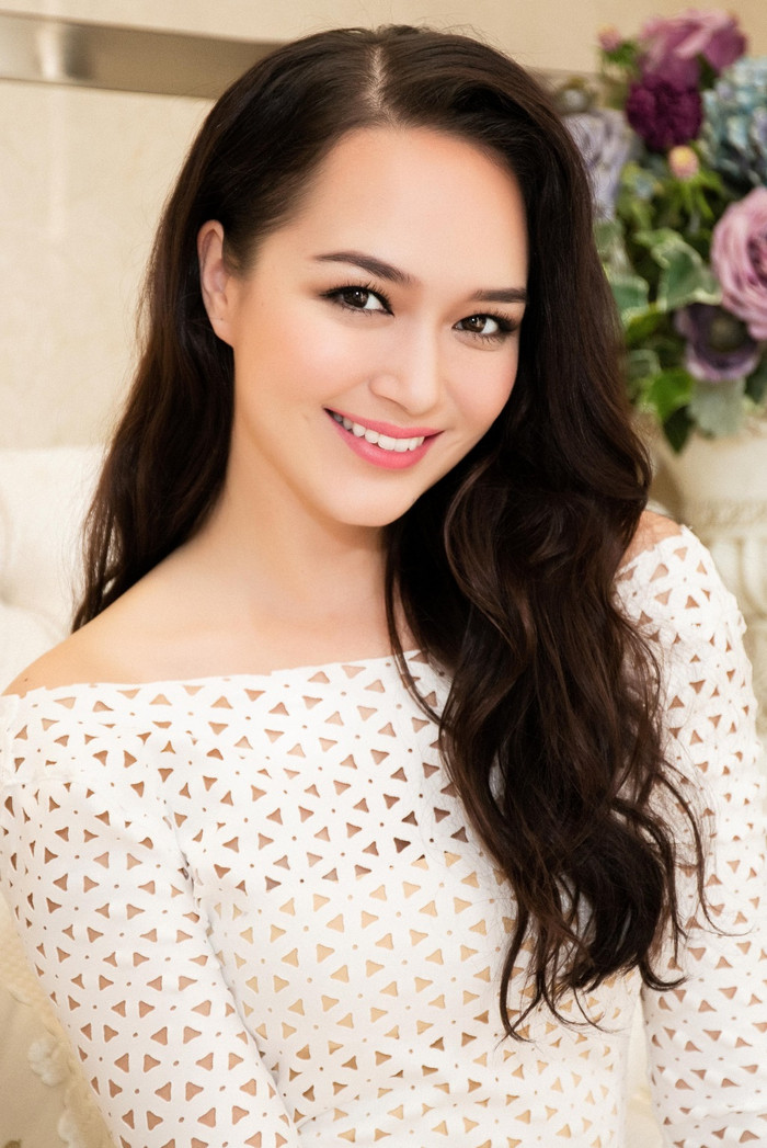 Lợi thế lớn nhất của Victoria Phạm Thúy Vi tại Miss World 2011 chính là nụ cười cuốn hút cùng gương mặt cực kì xinh xắn. Cô gái gốc Việt được kì vọng sẽ giúp Việt Nam đạt thứ hạng cao nhưng cuối cùng may mắn không mỉm cười với cô. 