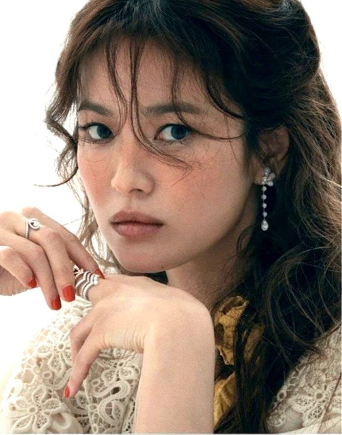 Xuất hiện sau tin đồn hẹn hò Song Hye Kyo, Hyun Bin để lộ râu ria lởm chởm thời 'yêu' Son Ye Jin Ảnh 10