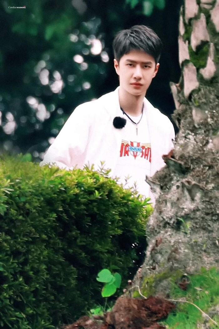 Vương Nhất Bác ghi hình Thiên thiên hướng thượng 12/7: 'Thánh' lia camera là đây chứ đâu! Ảnh 4