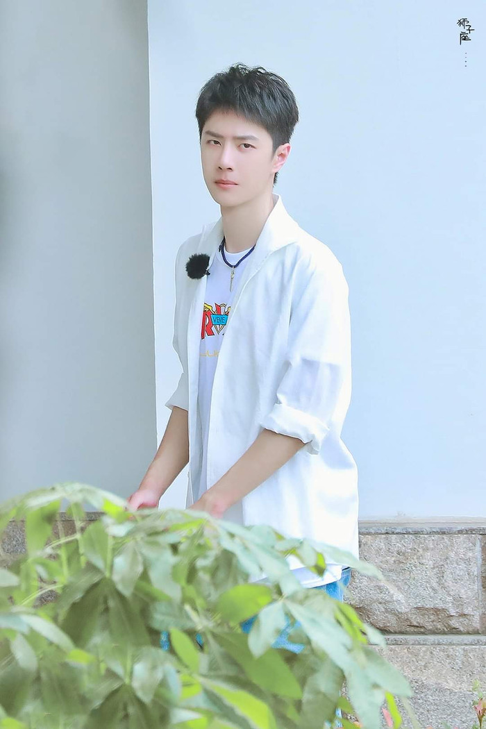 Vương Nhất Bác ghi hình Thiên thiên hướng thượng 12/7: 'Thánh' lia camera là đây chứ đâu! Ảnh 19