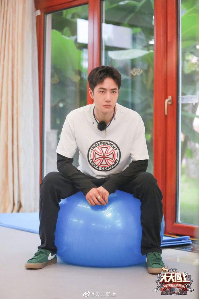 Vương Nhất Bác ghi hình Thiên thiên hướng thượng 12/7: 'Thánh' lia camera là đây chứ đâu! Ảnh 7