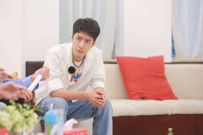 Vương Nhất Bác ghi hình Thiên thiên hướng thượng 12/7: 'Thánh' lia camera là đây chứ đâu! Ảnh 17