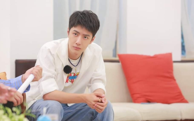 Vương Nhất Bác ghi hình Thiên thiên hướng thượng 12/7: 'Thánh' lia camera là đây chứ đâu! Ảnh 2