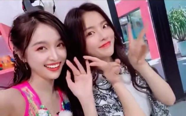 Ngô Tuyên Nghi, Dương Siêu Việt chọc ghẹo 'hội chị em cây khế' vì được đi du lịch miễn phí Ảnh 2