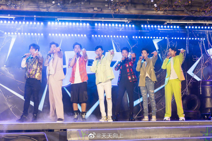 'Thiên thiên hướng thượng': Vương Nhất Bác tự nhận bản thân ngốc khi bị thương ở chân Ảnh 3