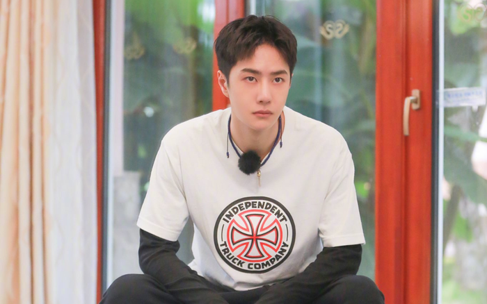 'Thiên thiên hướng thượng': Vương Nhất Bác tự nhận bản thân ngốc khi bị thương ở chân Ảnh 2