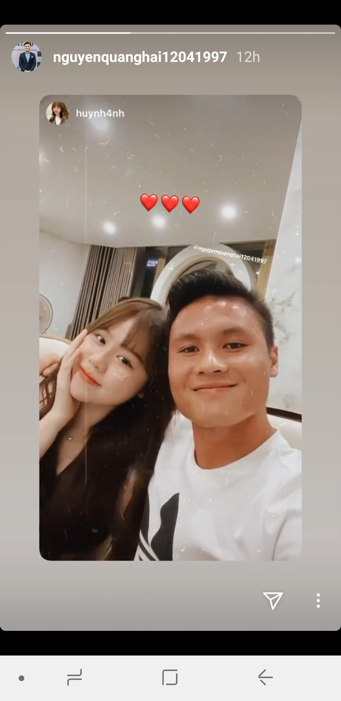 Quang Hải chia sẻ lại story của bạn gái