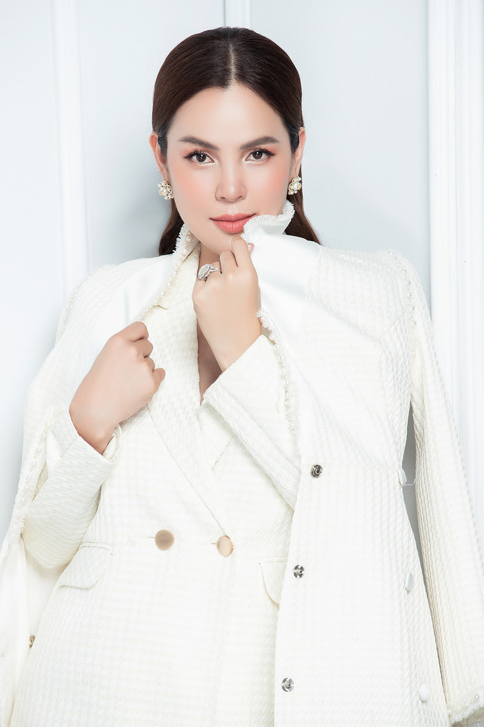 Phương Lê nhan sắc rực rỡ, thần thái đỉnh cao quên nỗi buồn kinh doanh tổn thất vì dịch Covid-19 Ảnh 12