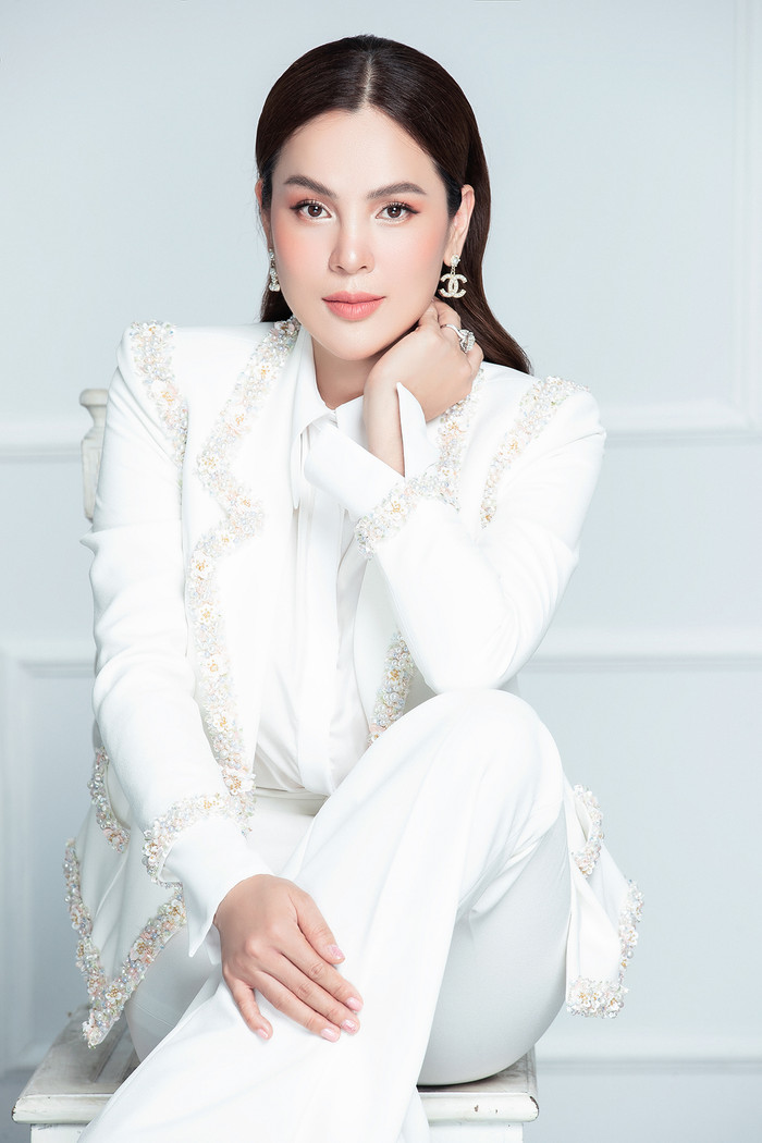 Phương Lê nhan sắc rực rỡ, thần thái đỉnh cao quên nỗi buồn kinh doanh tổn thất vì dịch Covid-19 Ảnh 5