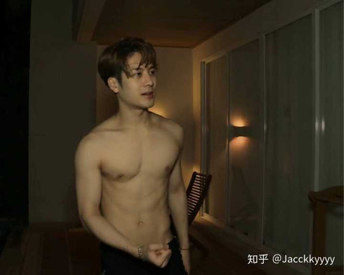 Jackson Wang khiến fan trong và ngoài nước 'la hét' vì thân hình hoàn hảo cùng cơ răng trước đầy thu hút Ảnh 12