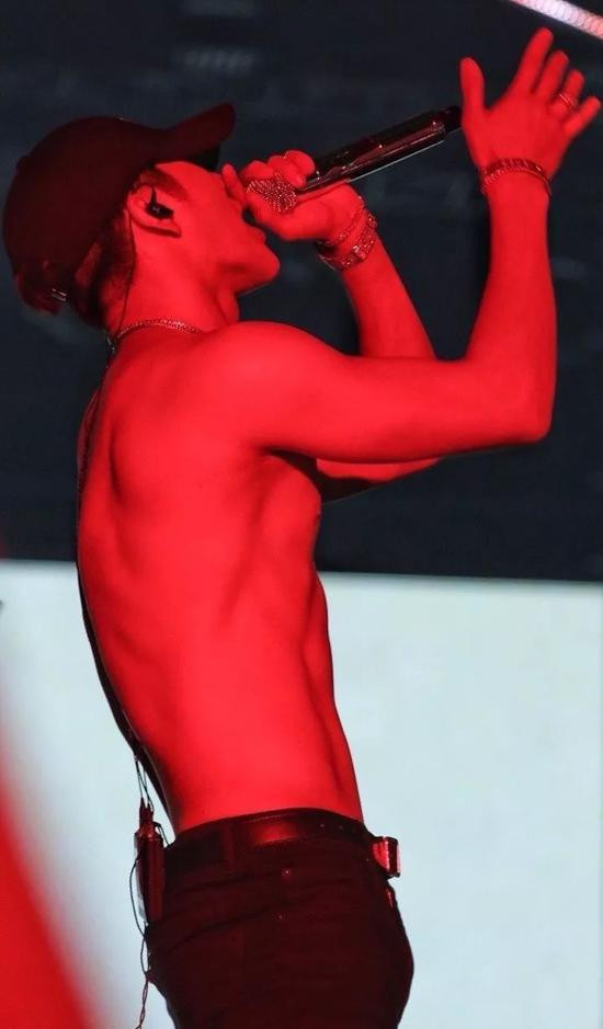 Jackson Wang khiến fan trong và ngoài nước 'la hét' vì thân hình hoàn hảo cùng cơ răng trước đầy thu hút Ảnh 14