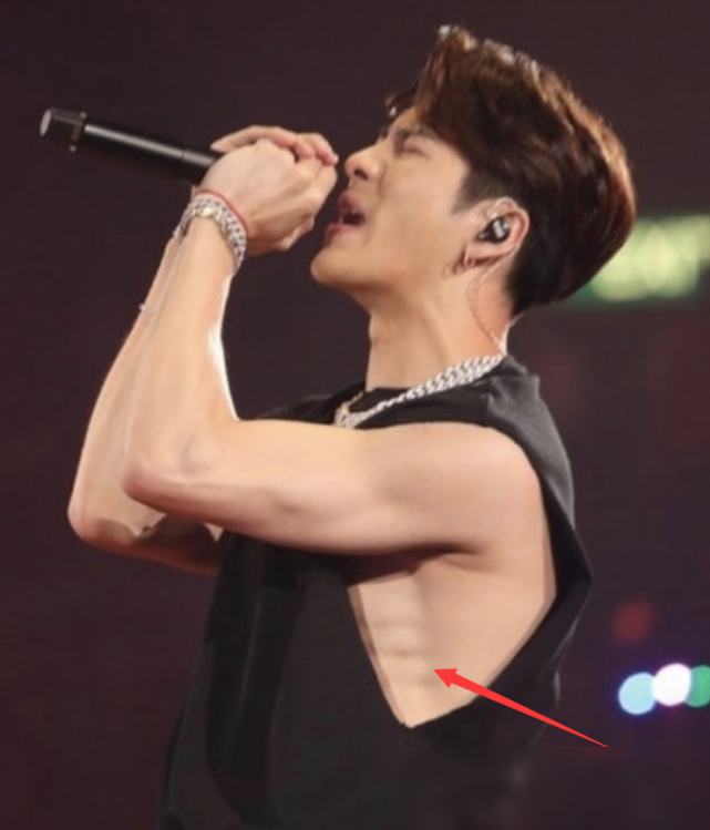 Jackson Wang khiến fan trong và ngoài nước 'la hét' vì thân hình hoàn hảo cùng cơ răng trước đầy thu hút Ảnh 16