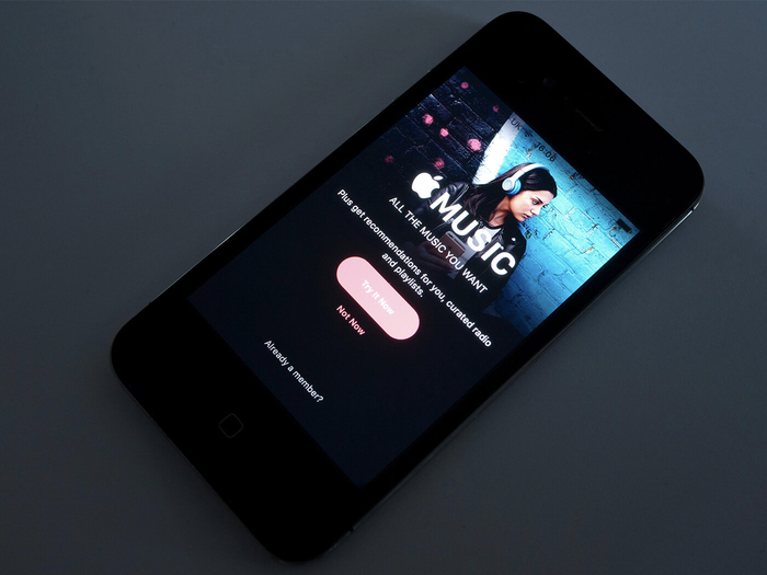Nhiều người dùng iPhone cho biết không sử dụng đến Apple Music nhưng vẫn bị ảnh hưởng. (Ảnh: MusicTech)