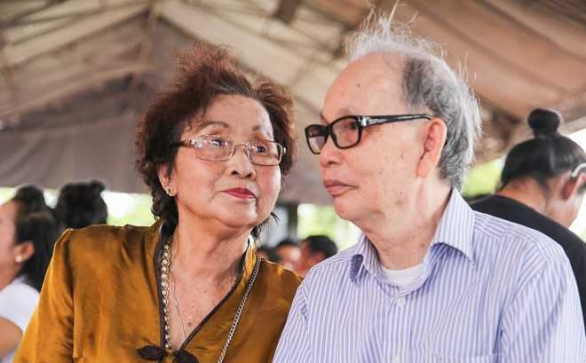 Dương Triệu Vũ khoe ảnh chụp bên bố mẹ và Hoài Linh: Giờ thì hiểu vì sao 2 anh em không giống nhau Ảnh 8