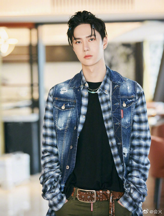 Vương Nhất Bác bị chỉ trích mặc đồ khiếm nhã vì cách phối trang phục gây hiểu nhầm Ảnh 5