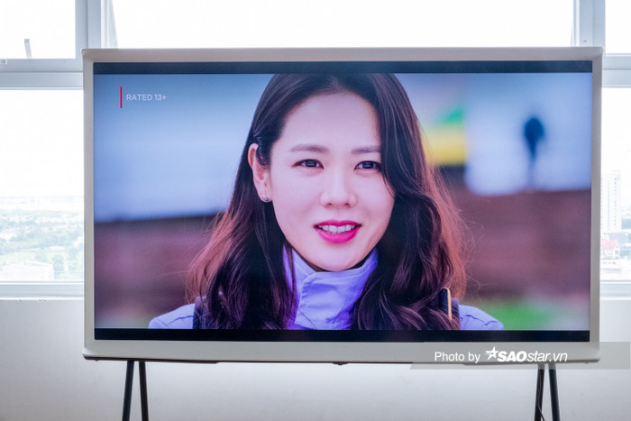 Còn NFC Tap cho phép chạm điện thoại Android lên cạnh trên màn hình để kết nối không dây nhanh, giản lược thao tác.