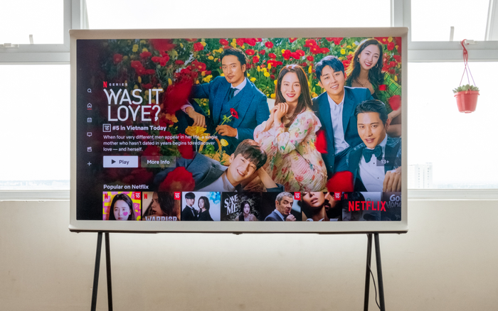 Dùng thử TV Samsung The Serif: Thiết kế mãn nhãn như một bức tranh Ảnh 2