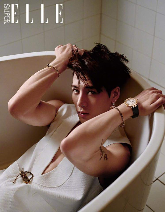 Vương Gia Nhĩ (Jackson Wang) khoe cơ bắp cuồn cuộn trên Elle, hé lộ ý nghĩa những hình xăm Ảnh 10