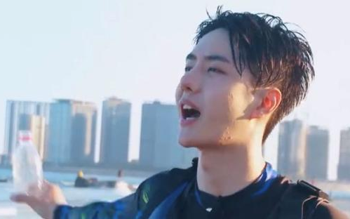 Vương Nhất Bác lại dính phải nghi vấn phẫu thuật thẩm mỹ khi mũi cùng cằm lộ vẻ bất thường Ảnh 2