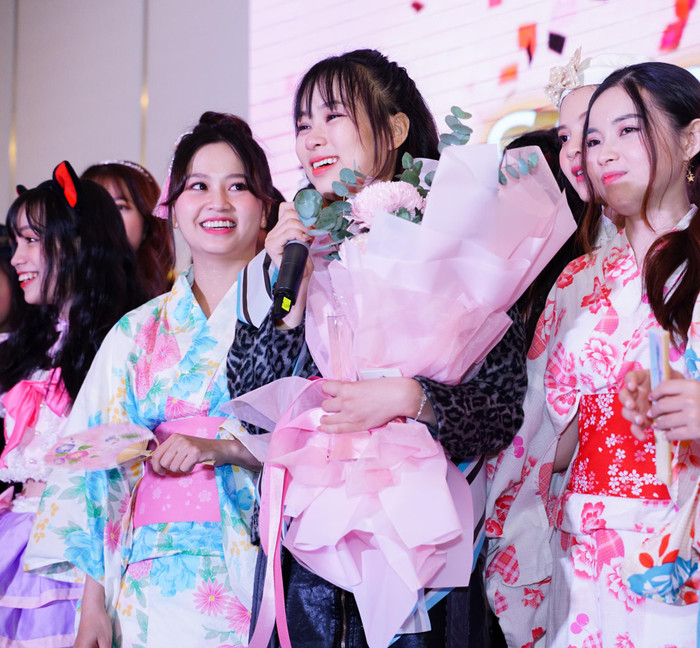 Thành viên SGO48 khóc nức nở trên sân khấu, hóa ra nguyên nhân bắt nguồn từ chính người hâm mộ Ảnh 13