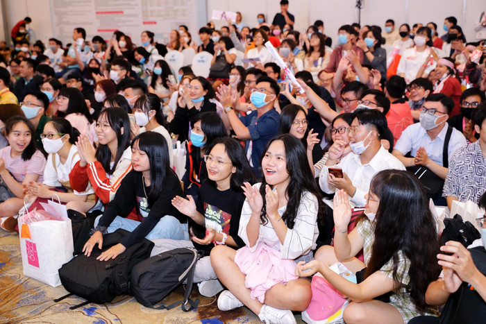 Thành viên SGO48 khóc nức nở trên sân khấu, hóa ra nguyên nhân bắt nguồn từ chính người hâm mộ Ảnh 17