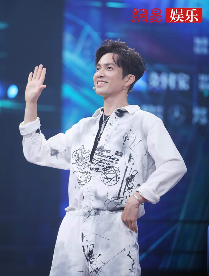 Chung Hán Lương 46 tuổi mà vẫn trẻ trung không kém Vương Nhất Bác, Trương Nghệ Hưng, Vương Gia Nhĩ trong Street Dance of China 3 Ảnh 11