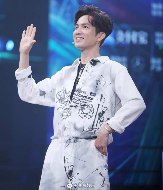 Chung Hán Lương 46 tuổi mà vẫn trẻ trung không kém Vương Nhất Bác, Trương Nghệ Hưng, Vương Gia Nhĩ trong Street Dance of China 3 Ảnh 20