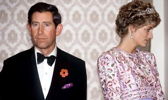 Bà ly hôn cùng Thái tử Charles vào năm 1996.