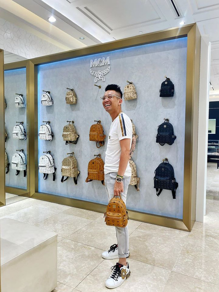 Đại gia Minh Nhựa gây 'choáng' khi cùng con rể lái hẳn 2 siêu xe chục tỷ đi mua sắm hàng hiệu Ảnh 5