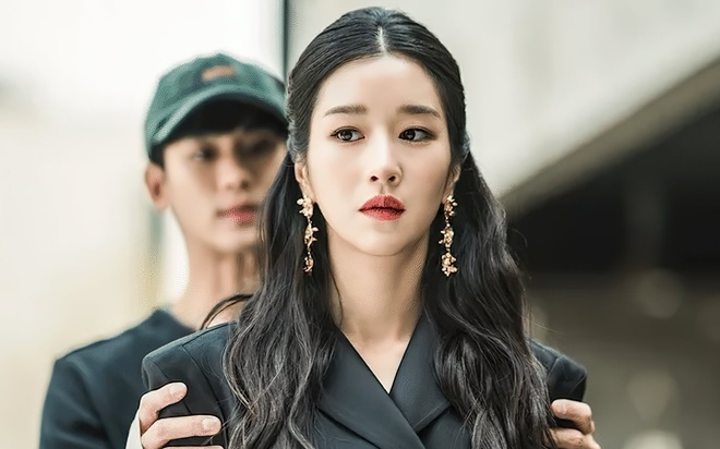 Phản ứng hóa học ngọt như đường của Kim Soo Hyun và Seo Ye Ji trong hậu trường Điên thì có sao Ảnh 2