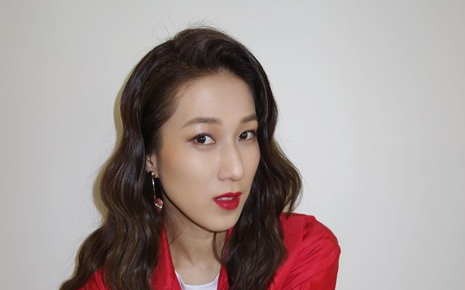 Chung Gia Hân đăng ảnh kỷ niệm tình bạn lâu năm với nam diễn viên vừa lạ vừa quen của TVB! Ảnh 2